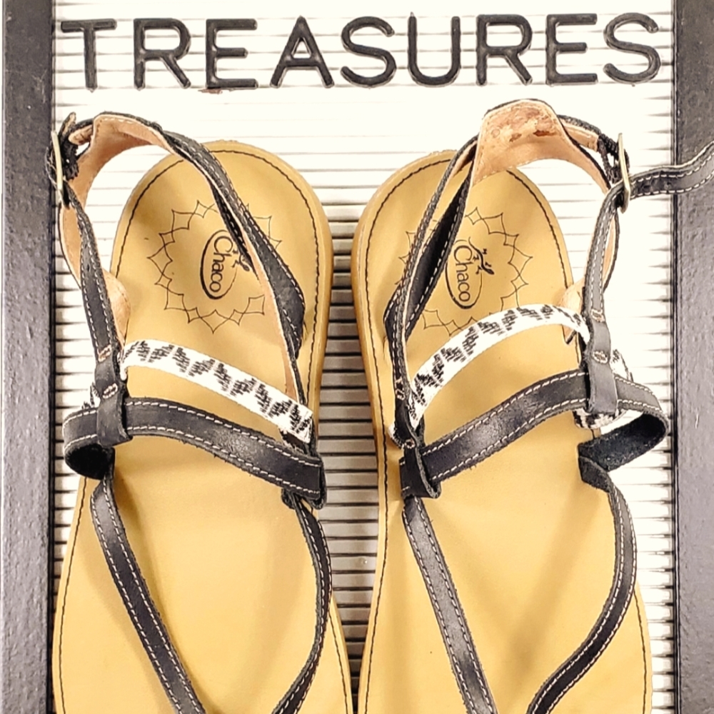 Like New Chaco women's leather sandals size 9 Brown